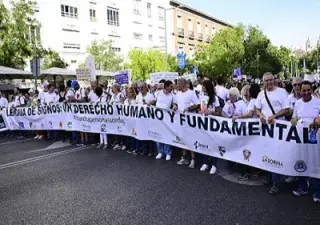 Marcha de personas con discapacidad auditiva reclamando sus derechos en el Día Internacional de las Personas Sordas (Fuente: CNSE)