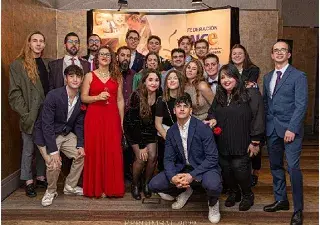 grupo de jóvenes con implantada coclear