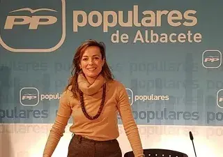 Carmen Navarro, con el presidente del PP de Castilla-La Mancha (Fuente: PP)
