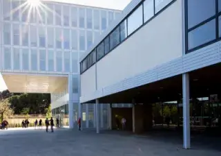 fachada del edificio de la Universidad de Barcelona (UB)