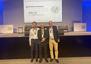 Tres participantes en reunión de la Comisión de Oncología y Cirugía de Cabeza y Cuello