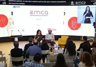 Algunos de los participantes debatiendo en el encuentro ‘Emprendimiento con Apoyo. Metodología EmcA: de la teoría a la práctica’ (Fuente: Jorge Villa)