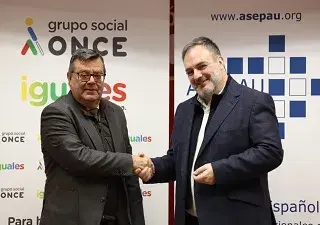 Los representantes de las entidades que intervinieron en el acto de presentación del convenio, José Luis Martínez Donoso y Delfín Jiménez Martín (Fuente: Jorge Villa)