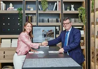 La vicepresidenta ejecutiva de Grupo Cosentino, Pilar Martínez-Cosentino, y el director general de Fundación ONCE, José Luis Martínez Donoso (Fuente: Fundación ONCE)