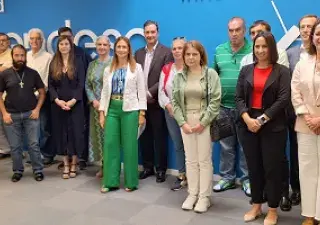 foto de familia de todos los voluntarios y representantes del proyecto "Cambiando vidas"