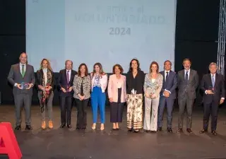 representantes de entidades fundadoras y premiadas durante el evento