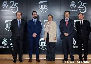 Momento de la renovación para la colaboración conjunta entre la Fundación Real Madrid y la Fundación UPS, con la presencia de Emilio Butragueño, Daniel Carrera y Julio González Ronco, entre otros (Fuente: Real Madrid)
