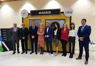 Fotografía de familia con todos los galardonados con los Premios Solidarios Grupo Social ONCE Madrid 2022