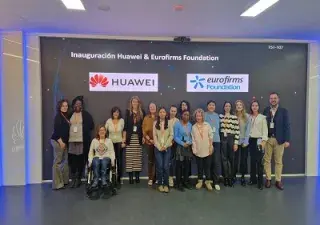 Un momento del acuerdo entre Eurofirms Foundation y Huawei, con todos los participantes (Fuente: Eurofirms Foundation)