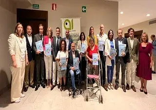 Foto grupal de asistentes a la presentación