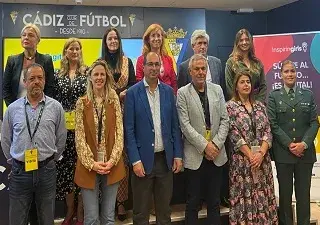 Momento de la presentación de la II edición del Bus Digital Cádiz con los participantes (Fuente: Inspiring Girls)