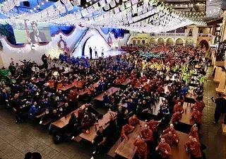 Los 46 equipos participantes disfrutando del día de convivencia y diversión en PortAventura World (Fuente: PortAventura World)