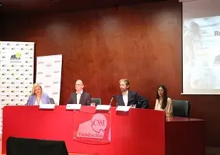 Momento de la presentación de las Líneas de Ayuda de la Fundación ANAR para sordos, con representantes de la Fundación CNSE, CNSE y la Fundación ANAR