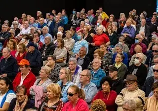 Algunos de los asistentes a Navidad en Familia en la ONCE (Fuente: M. G. - Diario de Sevilla)