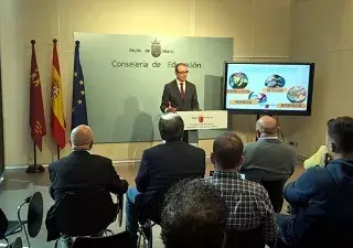 El consejero de Educación, Formación Profesional y Empleo, Víctor Marín, durante la presentación (FUENTE: Consejería de Educación, Formación Profesional y Empleo)