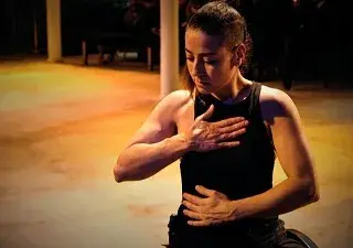 La bailarina portuguesa Rita Noutel, bailando en su silla de ruedas (Fuente: Paroma Basu)
