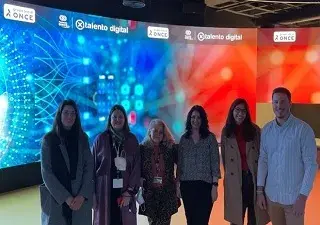 Representantes de Sony visitando 'Por Talento Digital'