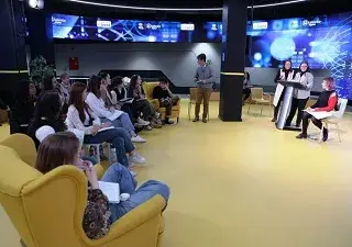 Los estudiantes de la Universidad de Washington durante la visita al centro formativo de ‘Por Talento Digital’ de Fundación ONCE (Fuente: Jorge Villa)