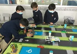 Alumnos en una clase vial