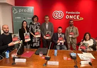 Foto de familia de los asistentes a la presentación del estudio ‘El impacto de la asistencia personal en los menores con discapacidad’ (Fuente: Predif)