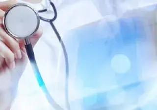 Profesional médico con estetoscopio, protagonistas del estudio