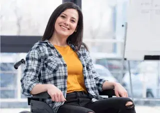 mujer con discapacidad fisica