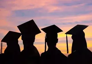 Siluetas de varios jóvenes doctorandos con discapacidad que también tienen reserva de plaza en la Universidad con la nueva Ley (Fuenteoto: CERMI)